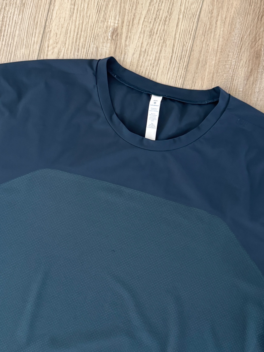 lululemon athletica Men's Short Sleeve Tee in Navy and Teal